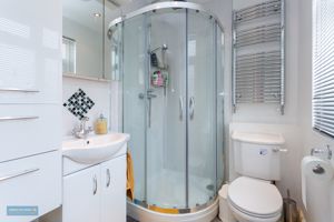En-suite- click for photo gallery